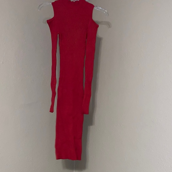 Dresses & Skirts - Elegant Red cold shoulder Dress